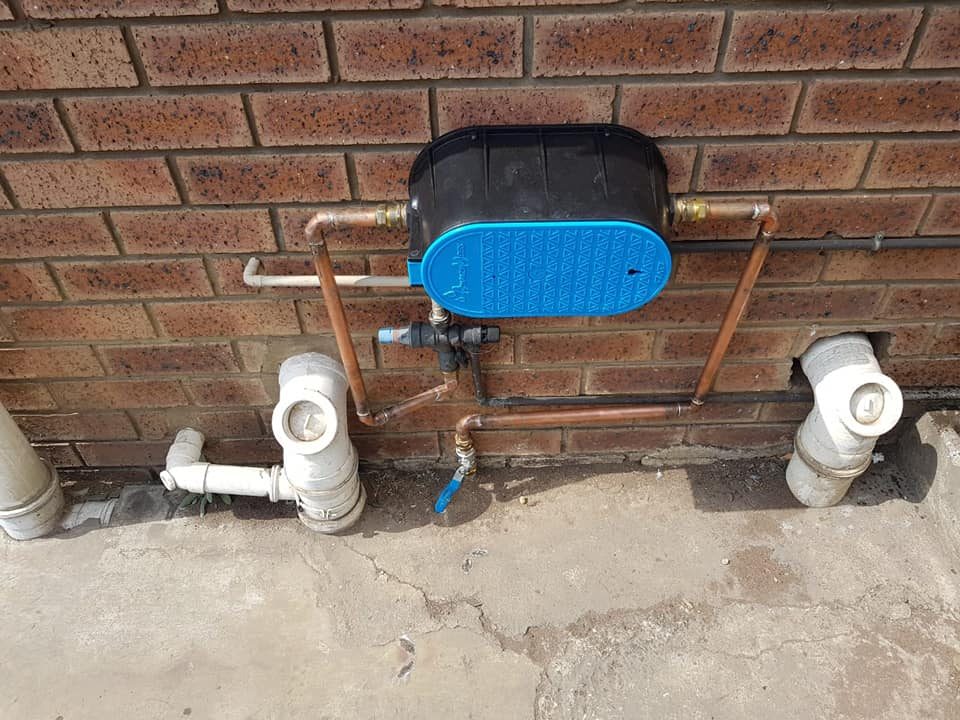 Water meter and associated pipework installed on an external wall